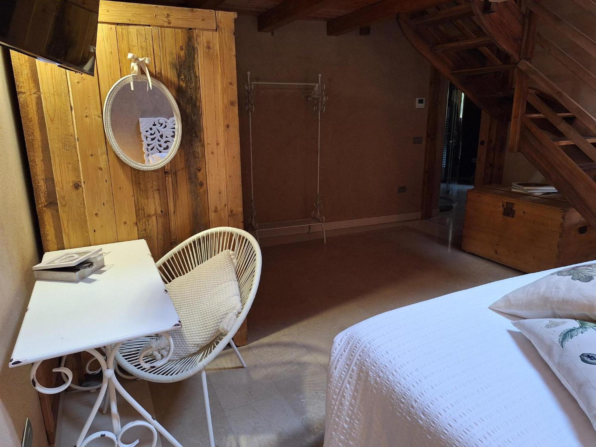 Vallarom Farm stay Avio