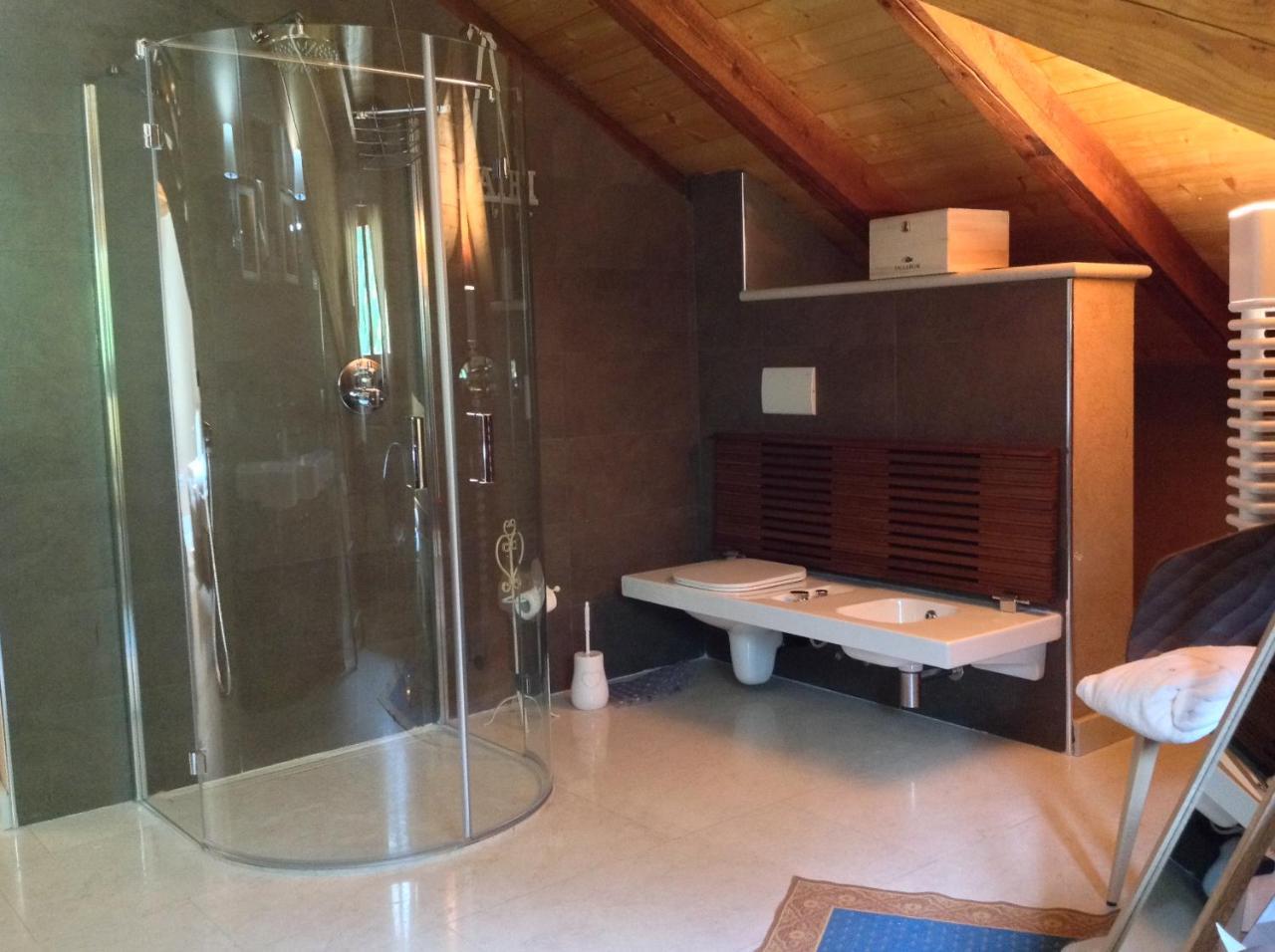 Vallarom Farm stay Avio